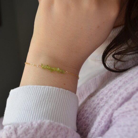 Real Peridot Chip Bracelet in Gold - Picture 4 of 10